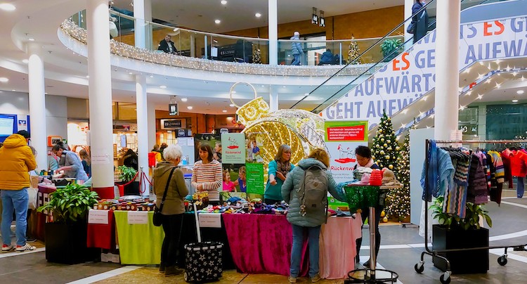  Weihnachts-Päckchen-Packaktion